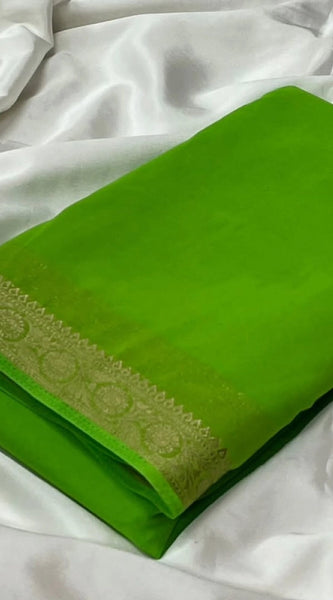 Mayawye Women's Crepe Chit Pallu Solid Saree With Unstitched Blouse 5.5Mtr (Parrot Green)