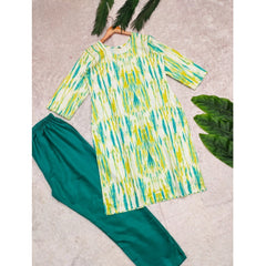 Mayawye Women's Rayon Printed Round Neck 3-4th Sleeve Kurti With Pant Set (Green)