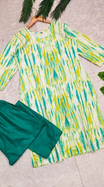 Mayawye Women's Rayon Printed Round Neck 3-4th Sleeve Kurti With Pant Set (Green)