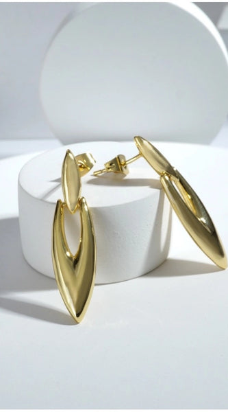 Mayawye Women's brassNew Gold Tone Polish Mini Office Earrings (Gold Plated)
