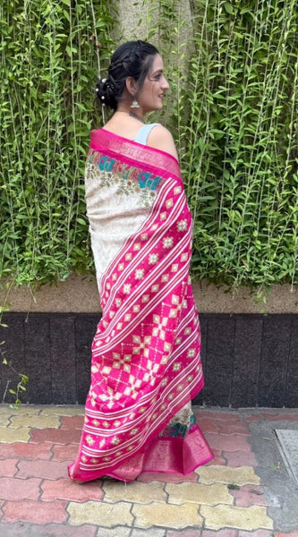 Mayawye Women's Soft Dola Cotton Kalamkari Printed Saree With Unstitched Blouse 5.5Mtr (White)