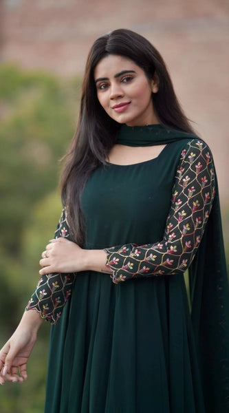 Mayawye Women's Georgette Embroidery 3-4th Sleeve Round Neck Kurti with Dupatta Set (Green)
