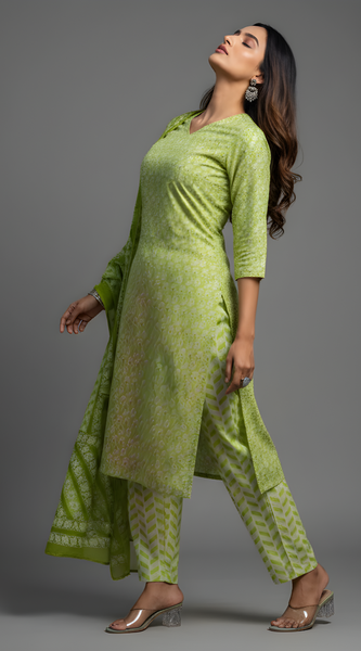 Mayawye Women's Cotton Blend Printed Kurti With Pant Dupatta Set (Parrot)