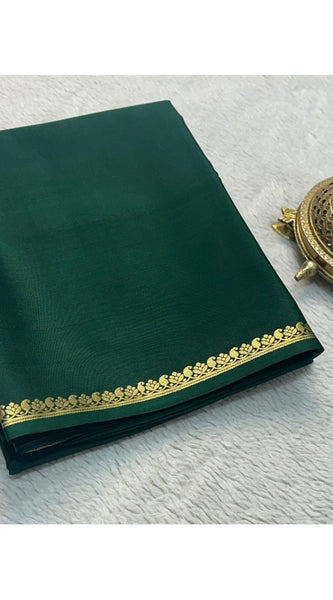 Mayawye Women's Crepe Chit Pallu Solid Saree With Unstitched Blouse 5.5Mtr (Green)