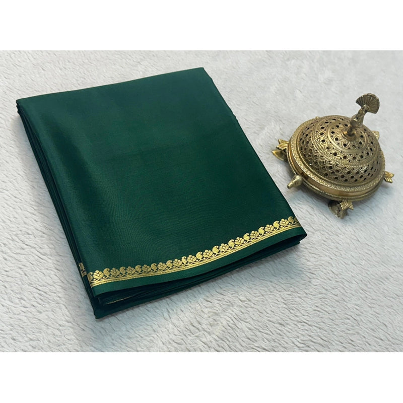 Mayawye Women's Crepe Chit Pallu Solid Saree With Unstitched Blouse 5.5Mtr (Green)