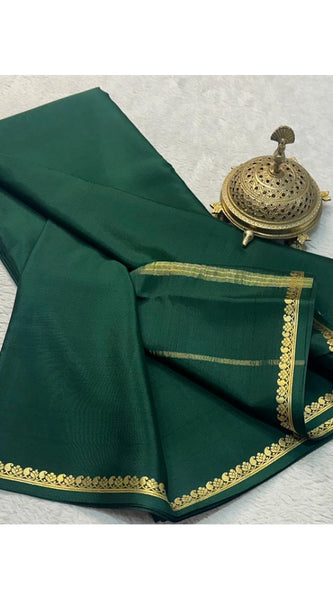 Mayawye Women's Crepe Chit Pallu Solid Saree With Unstitched Blouse 5.5Mtr (Green)