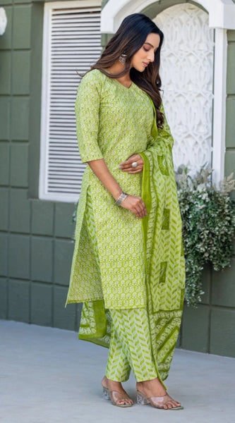 Mayawye Women's Cotton Blend Printed Kurti With Pant Dupatta Set (Parrot)