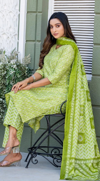 Mayawye Women's Cotton Blend Printed Kurti With Pant Dupatta Set (Parrot)